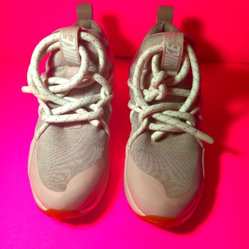 NiKe 👟 Sneakers |  | Thick- One-of-a-kind LACES | Size U.S 7